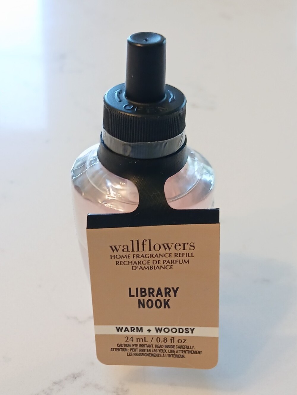 Bath & Body Works Plug-in Wallflower Refill Laundry Nook Warm + Woodsy Scent NEW